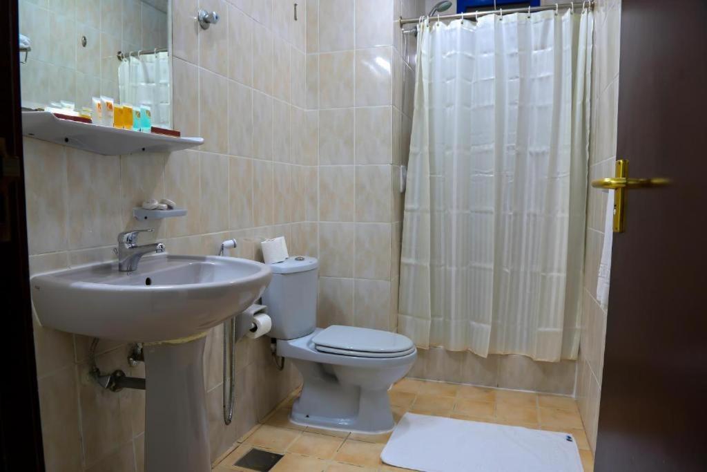 Rainbow Hotel Apartments Abu Dhabi Esterno foto
